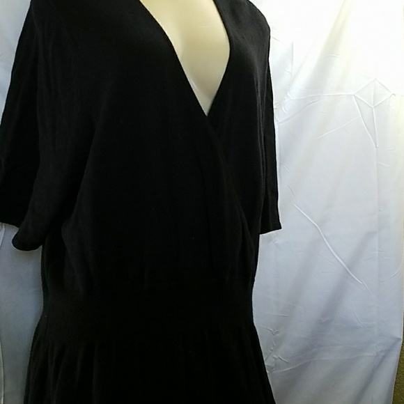 NWT- Adorable Black Short Sleeve Sweater Dress - Picture 2 of 4